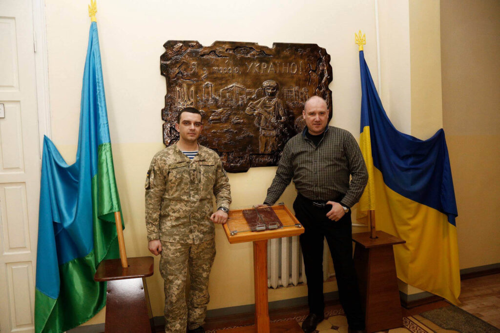 Рельєфна картина воїнам АТО. Українським десантникам 80 ОДШБ
