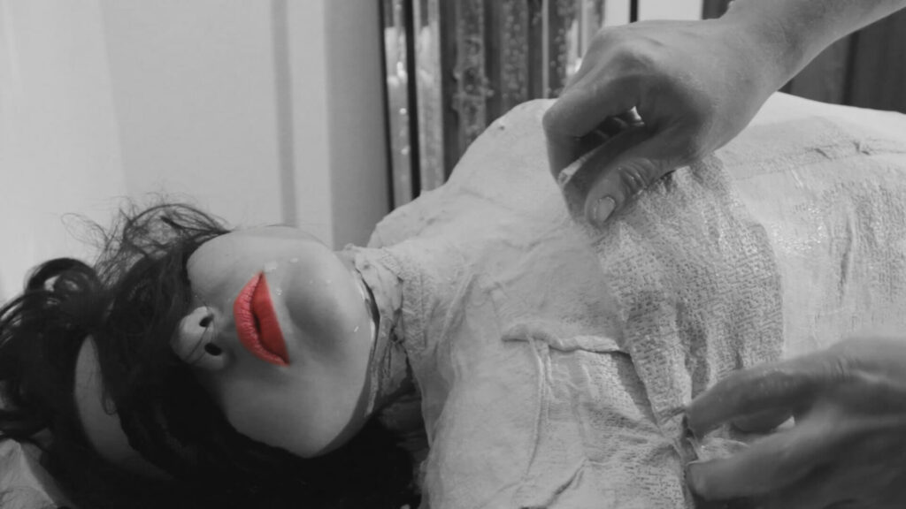 Виготовлення бюста дівчини методом заливки тіла від дизайн студії Романа Москаленка
